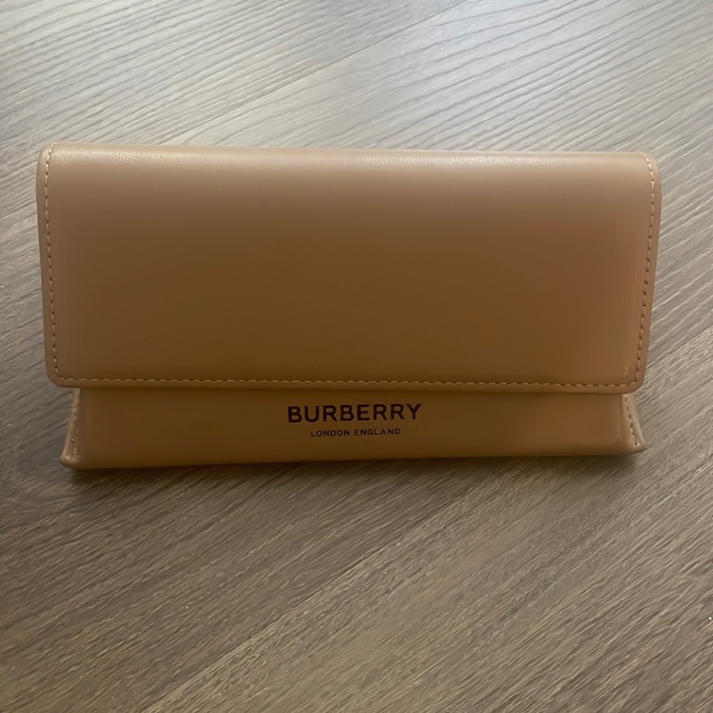 Burberry London Beige Faux Leather  Soft Sided Sunglass Case 💯Authentic New
